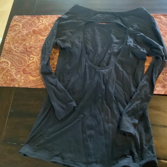 Lululemon Long Sleeve Black Shirt with back cut out, size 6, worn once - Picture 2 of 4
